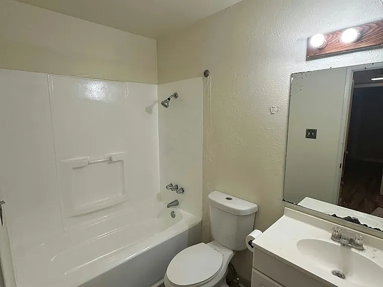 7049 Peachtree Ave — Photo 3