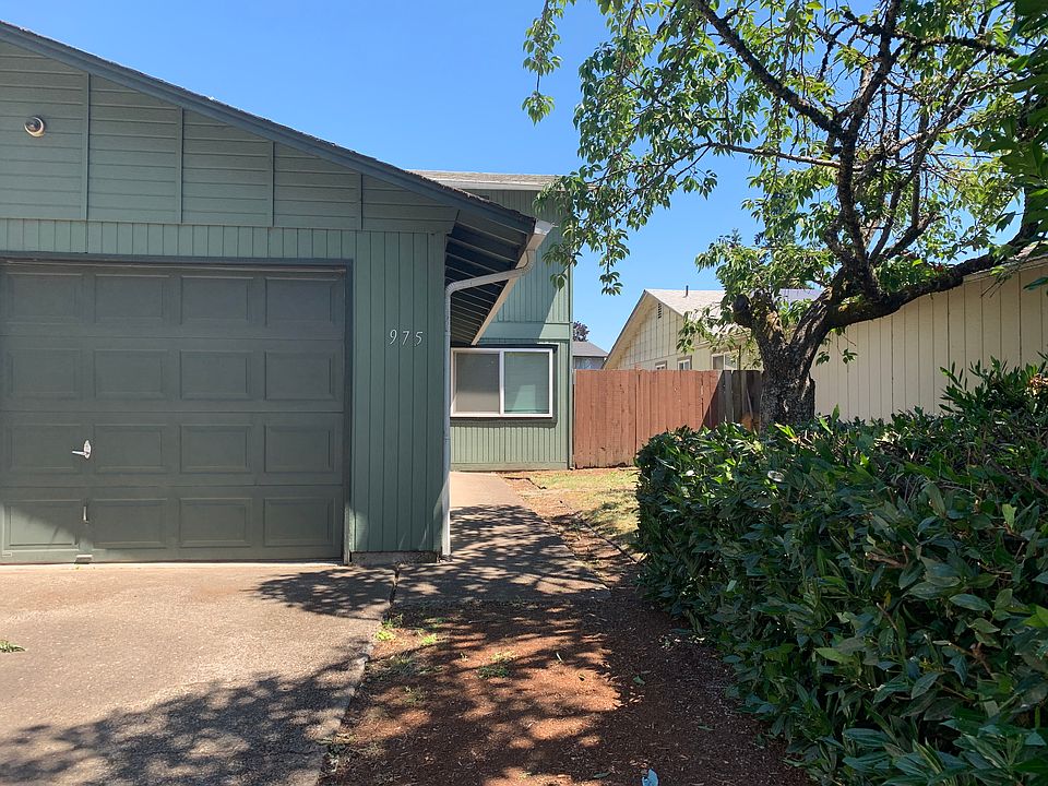 Private entrance and garage