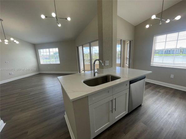 2850 N Oakland Forest Dr APT 305