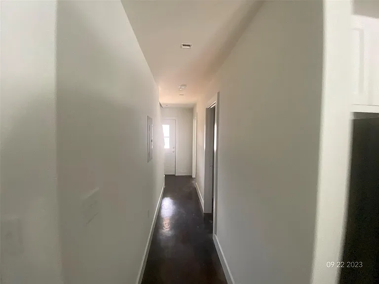 1-422 S Garrett Ct — Photo 8
