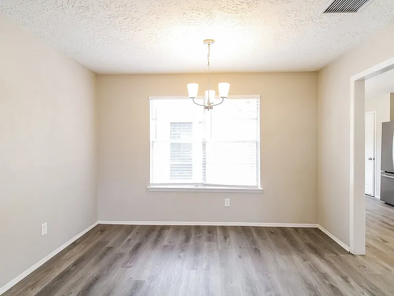 9938 Shell Rock Rd — Photo 5