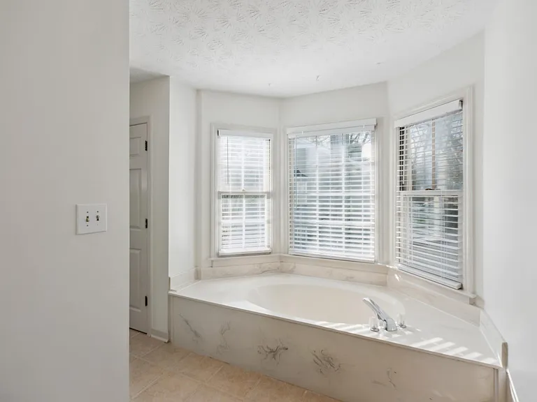 401 Defoors Lndg NW — Photo 17