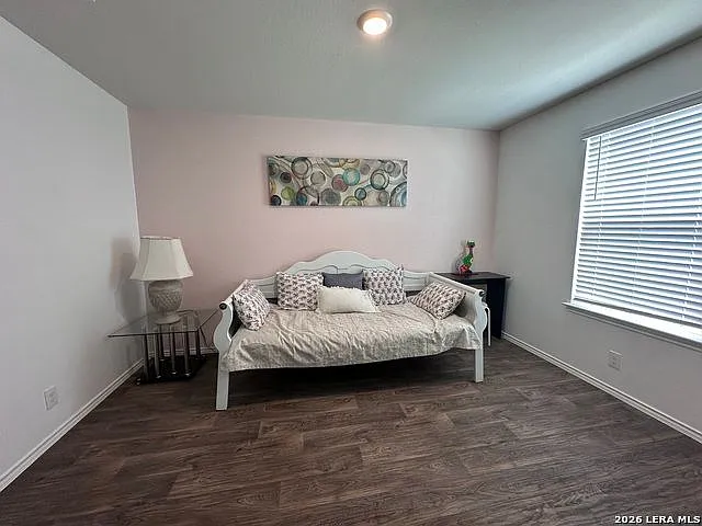5 bed, 2.5 bath, 1900 sqft, $2,000 — Photo 4