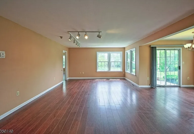 2A Bristol Ct — Photo 2