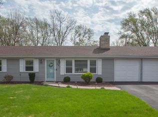 793 Fox River Rd, Valparaiso, IN 46385