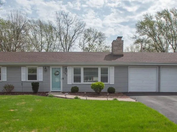 793 Fox River Rd, Valparaiso, IN 46385