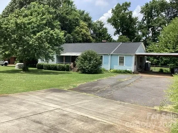 6115 Kinghurst Dr, Charlotte, NC 28216