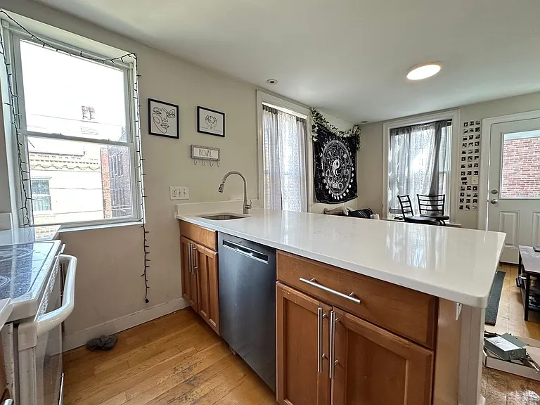 838 Huntington Ave #5A — Photo 1
