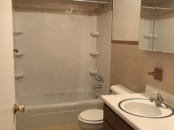 3rd image of 148 Lynwood Mnr #3