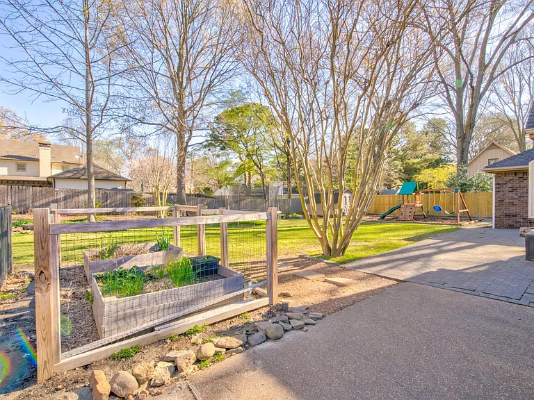 8084 Dogwood Villa Dr — Photo 23
