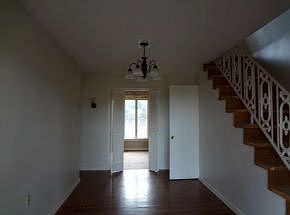 5th image of 304 Coralwood Dr
