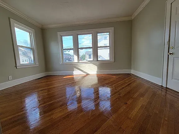 3 bed, 1000 sqft, $2,149 — Photo 2
