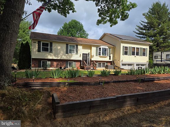 2nd image of 8908 Jennings Ln