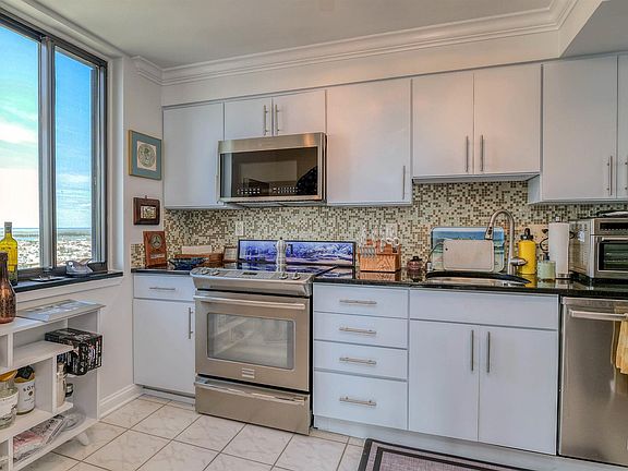 5th image of 100 S Berkley Sq Penthouse 1N