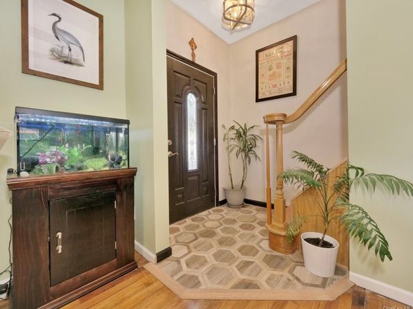 10 Grand St