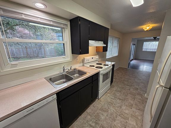5th image of 4275 E Amazon Dr