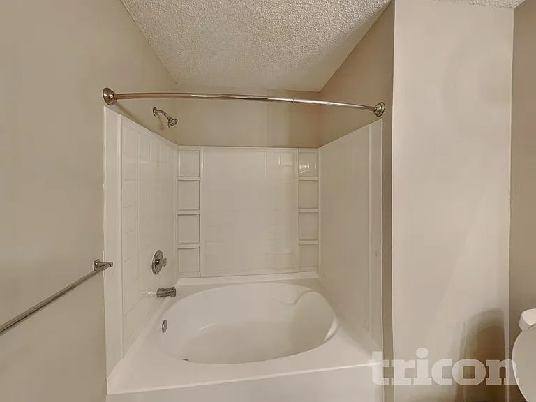 2904 Crimson Clover Dr — Photo 9