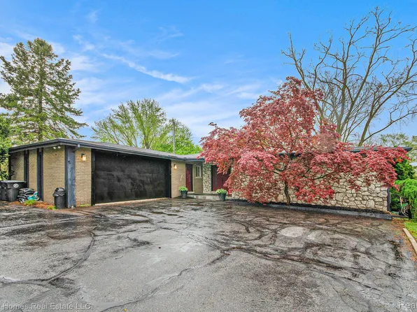 17204 Carol St, Livonia, MI 48152