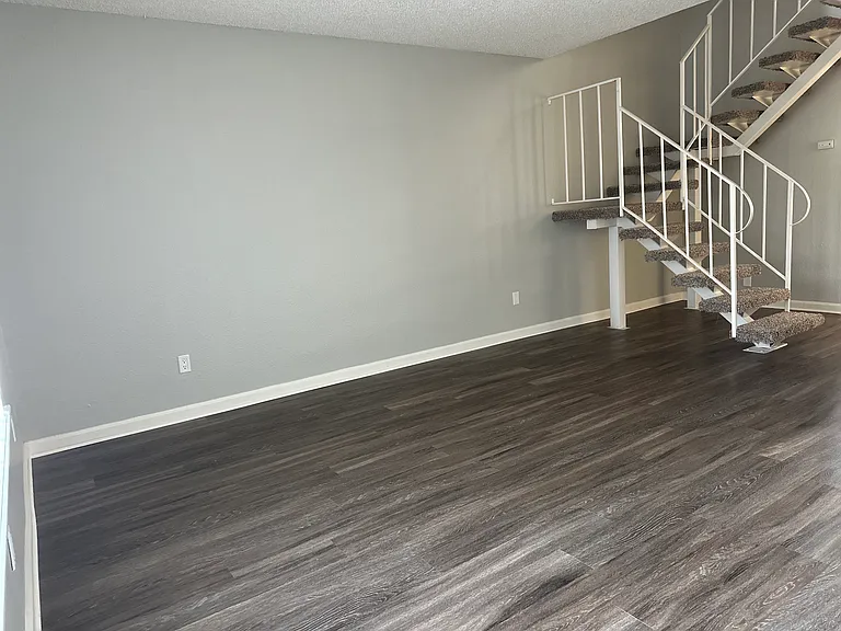 Pointe Townhomes — Photo 10