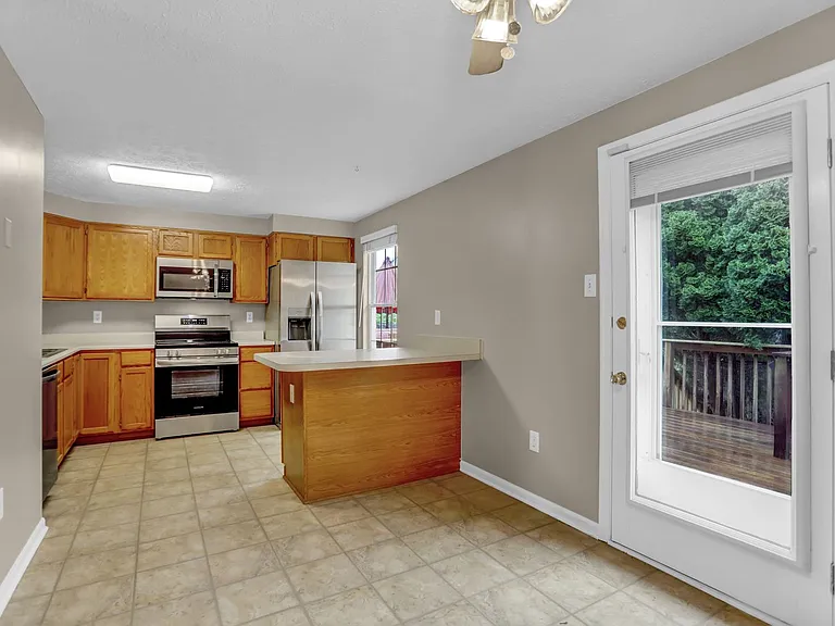 437 Ashton Ln — Photo 22