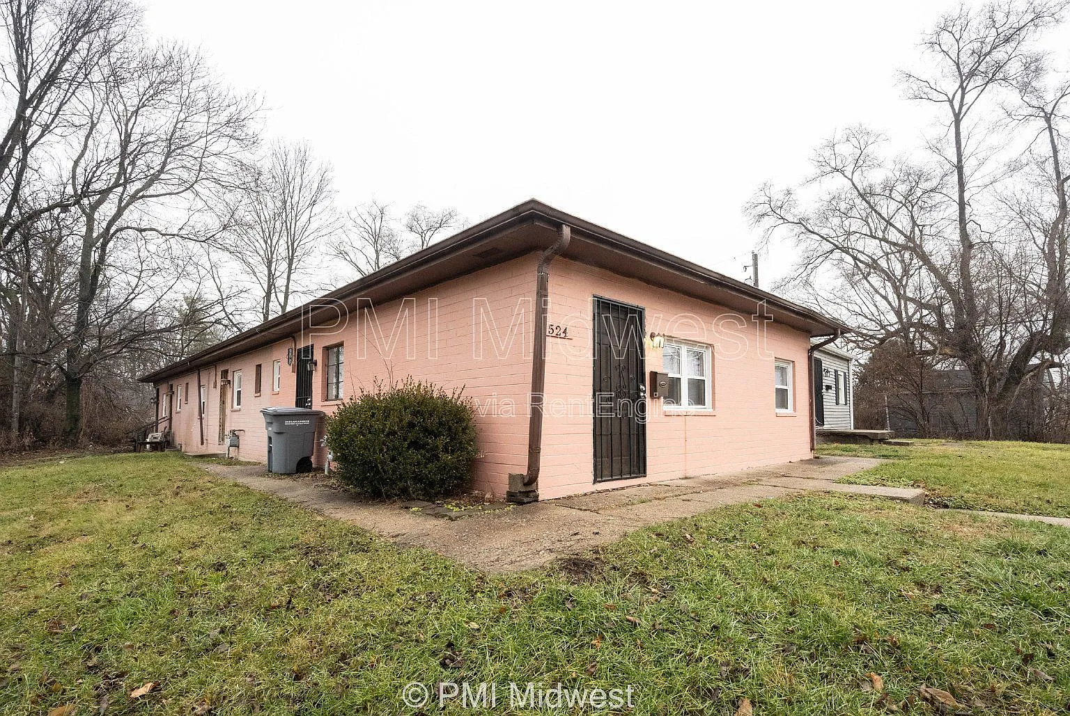 2 bed, 1.0 bath, 669 sqft, $949 — Photo 2