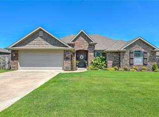 4766 W Wales Dr, Fayetteville, AR 72704