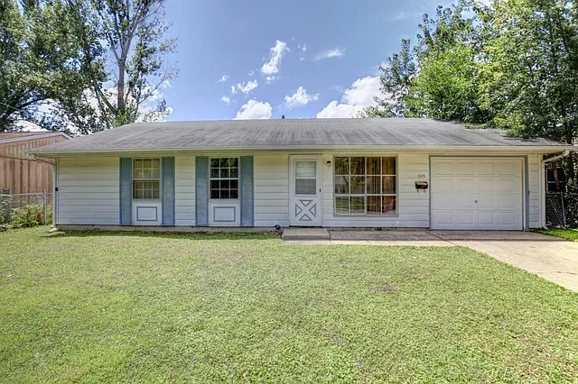 505 Macarthur Dr photo 1