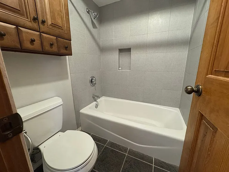 870 SE Cir NW — Photo 5