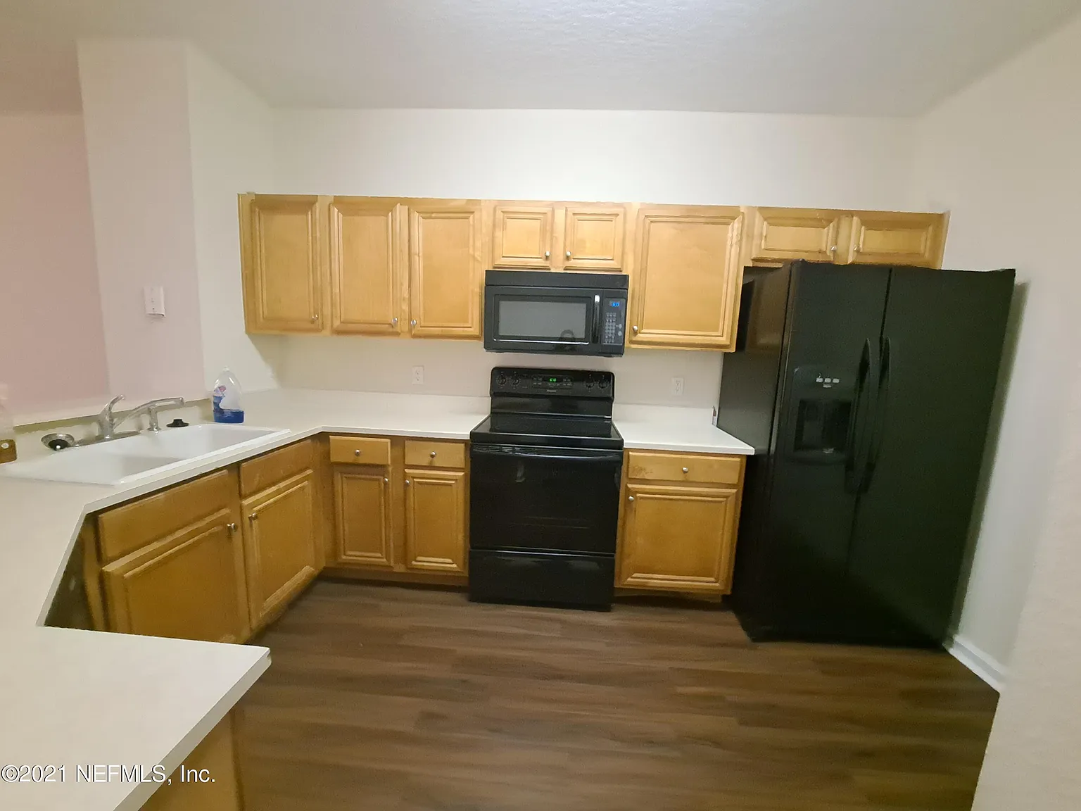 3 bed, 2.5 bath, 1681 sqft, $1,595 — Photo 3