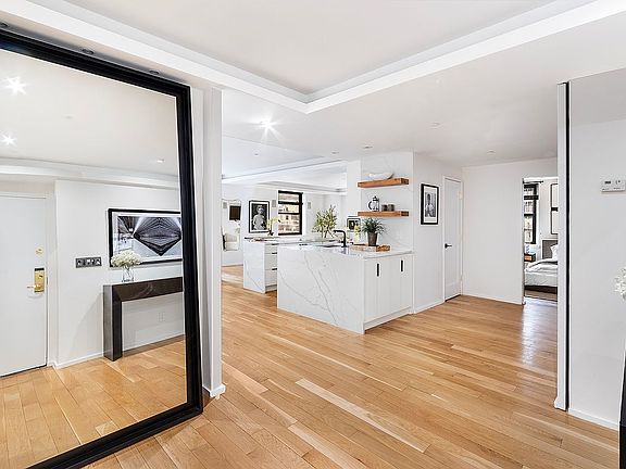 4th image of 160 Central Park S #1730/33
