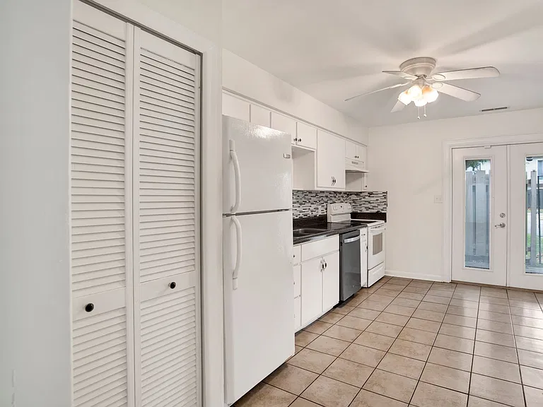 4707 Huron Dr — Photo 11
