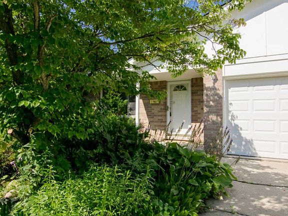 3rd image of 1007 Louise St