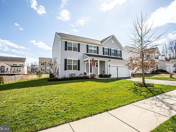 Leeland Station offers sidewalks & amenities