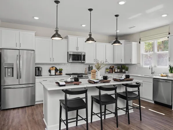 313 Long Leaf Glen Ln, Zebulon, NC 27597