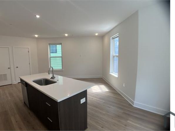 4324 Lancaster Ave #303