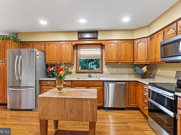 4th image of 3501 Raintree Ln