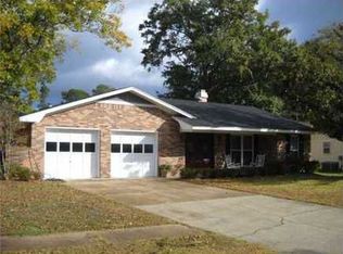 2707 Walton Dr, Ocean Springs, MS 39564