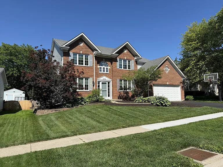 575 Capital Ln — Photo 2