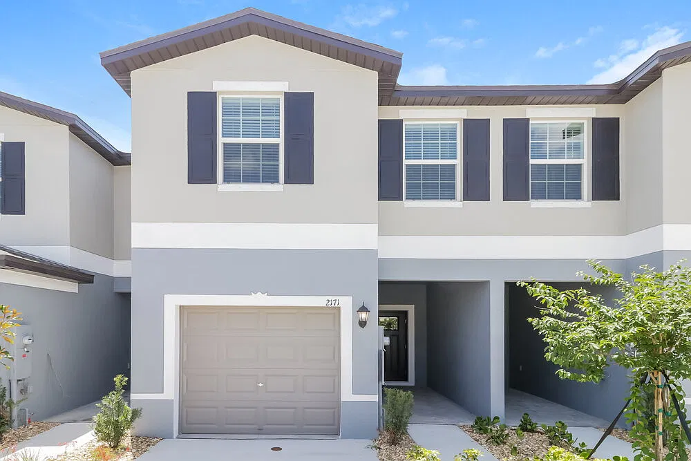 3 bed, 2.5 bath, 1624 sqft, $3,230 — Photo 1