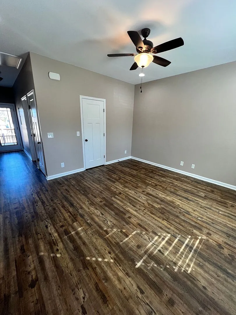 2 Bedroom 1 Bath Apartments - Available Now — Photo 4