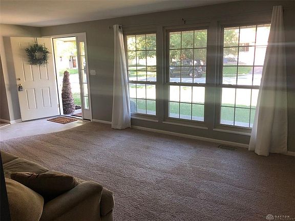 3rd image of 827 Browning Ave