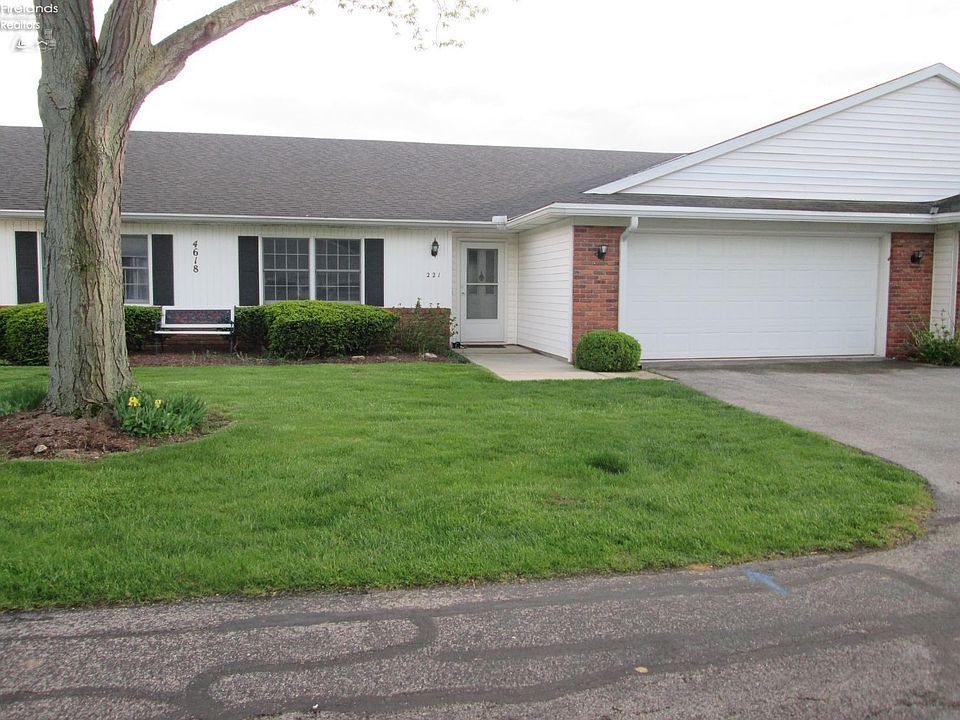 1st image of 4618 Pinewood Dr APT 221