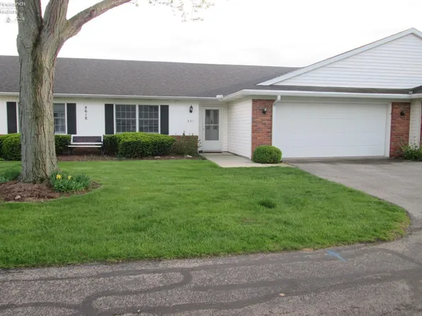 4618 Pinewood Dr APT 221, Sandusky, OH 44870