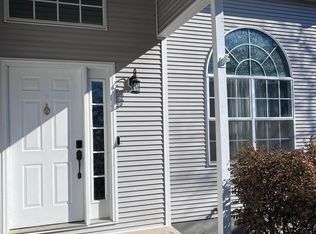 2021 Knoll Tree Dr, Knoxville, TN 37932
