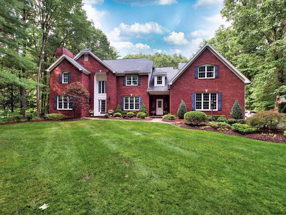 1st image of 20 Rolling Brook Dr