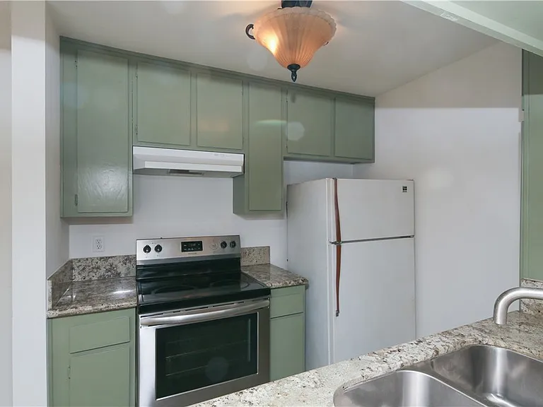 330 Chapel Ave #105 — Photo 7