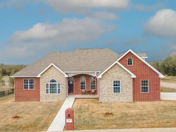 106 Saint Andrews Dr, Arkansas City, KS 67005