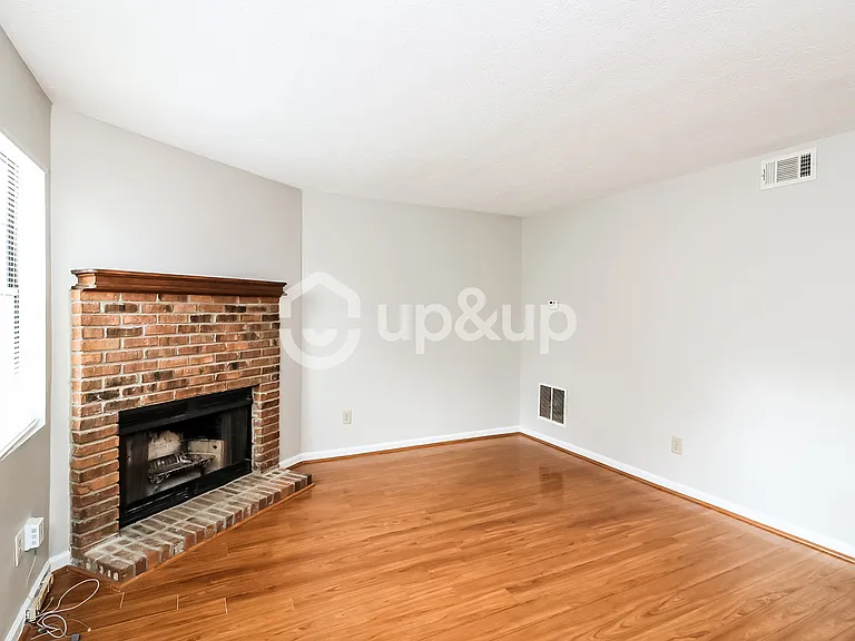 1425 Springleaf Cir SE — Photo 2