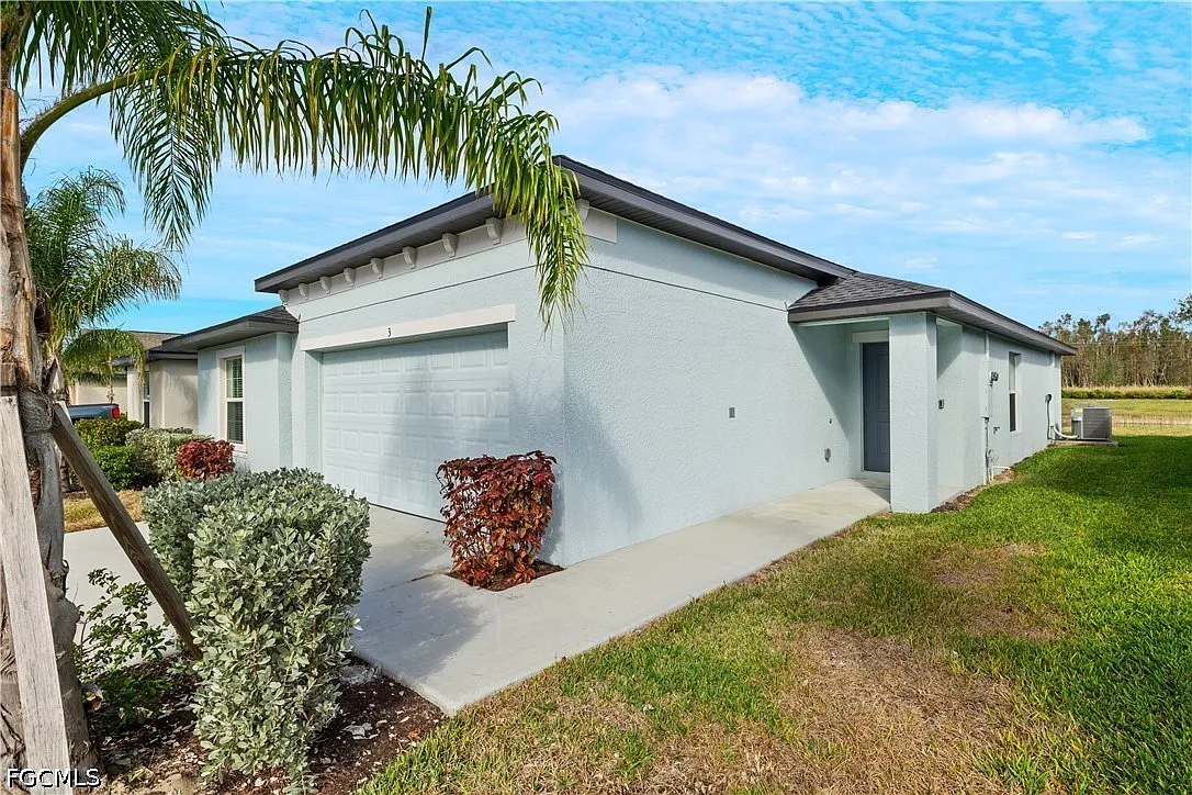 4 bed, 2.0 bath, 1812 sqft, $2,100 — Photo 3