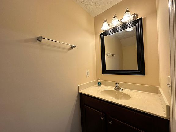 4th image of 120 Amber Cir NW